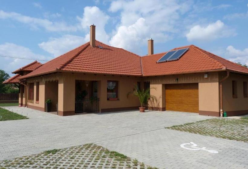 ペンション Tordai Vendégház