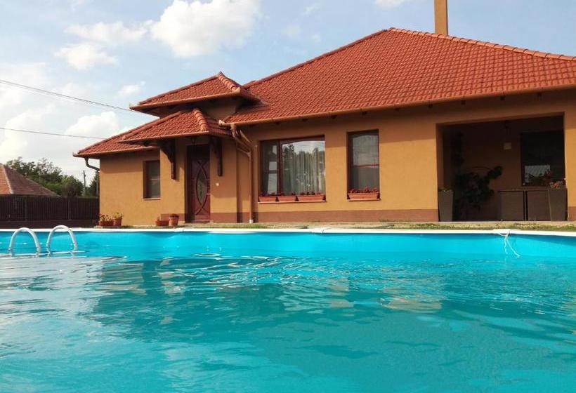 ペンション Tordai Vendégház