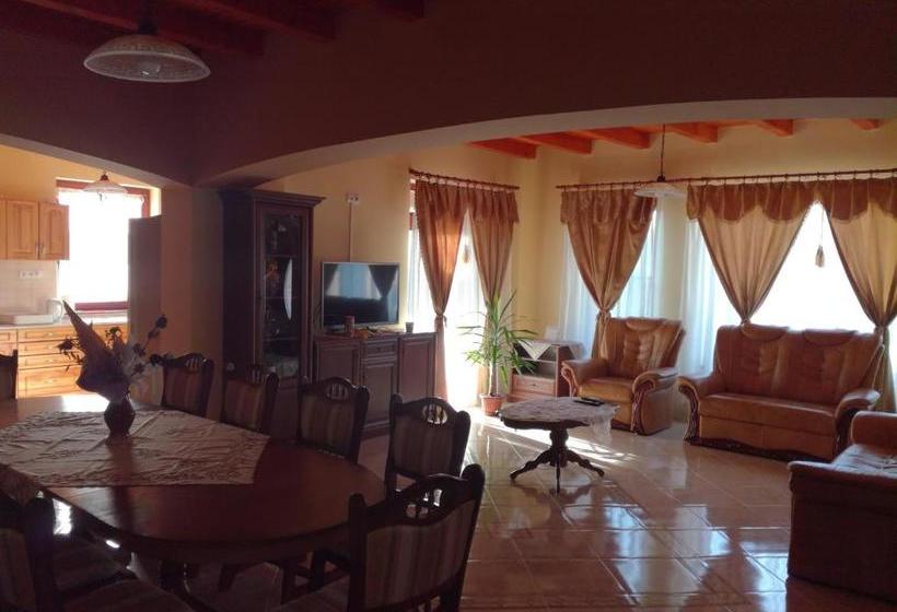 ペンション Tordai Vendégház