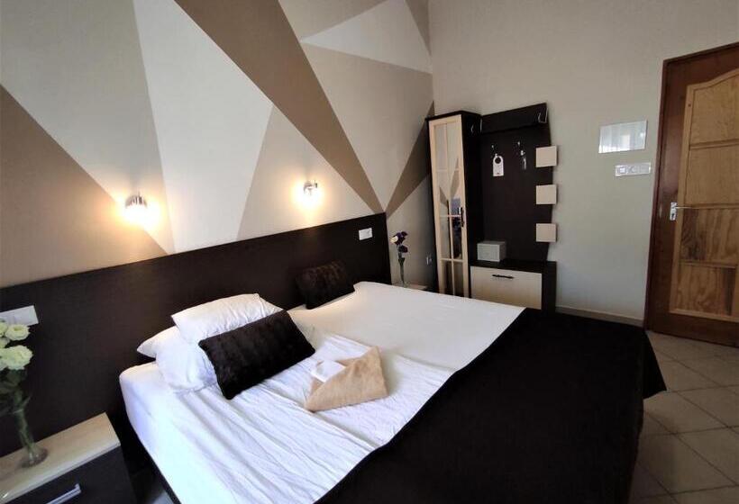 مبيت وإفطار Oázis Panzió