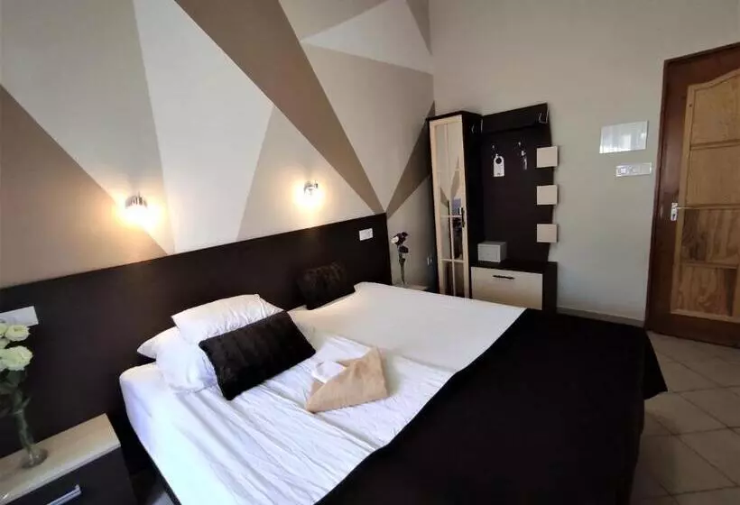 ベッドアンドブレックファースト Oázis Panzió