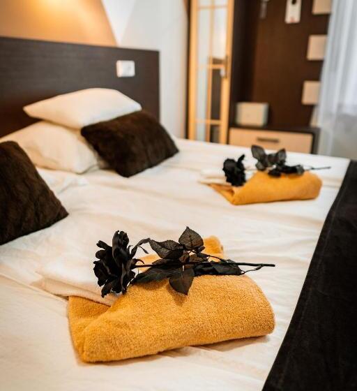 مبيت وإفطار Oázis Panzió