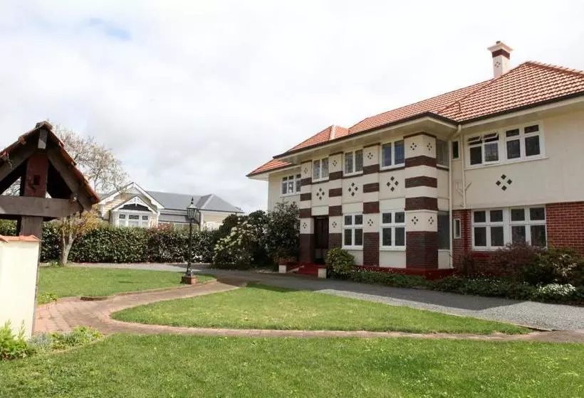 تختخواب و صبحانه Park House