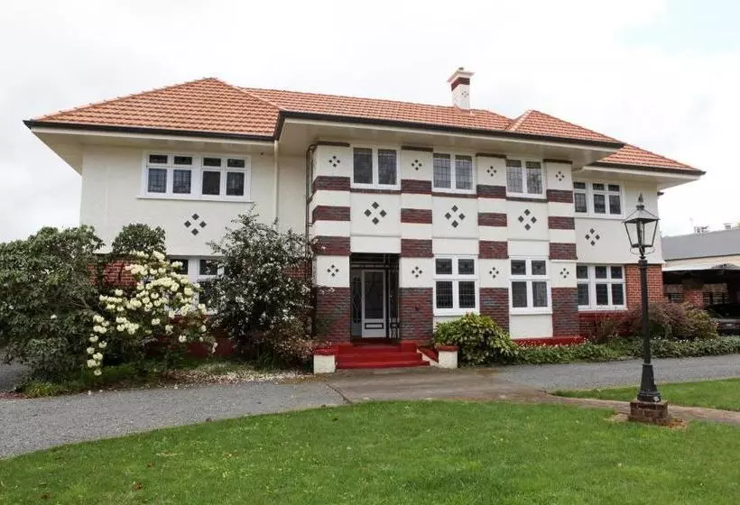 تختخواب و صبحانه Park House