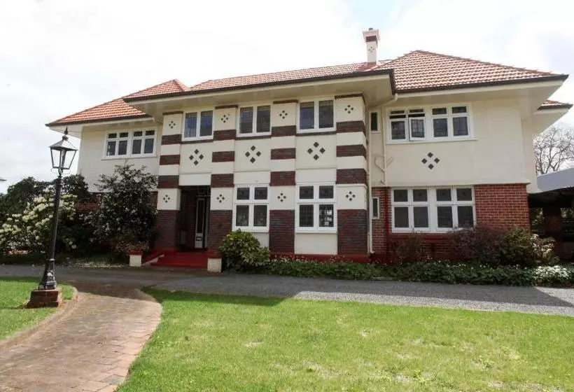 تختخواب و صبحانه Park House