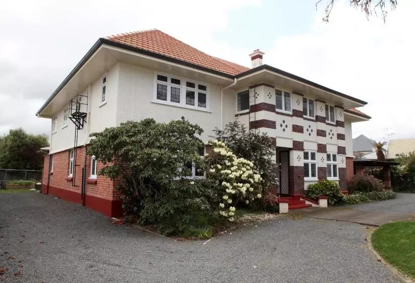 تختخواب و صبحانه Park House