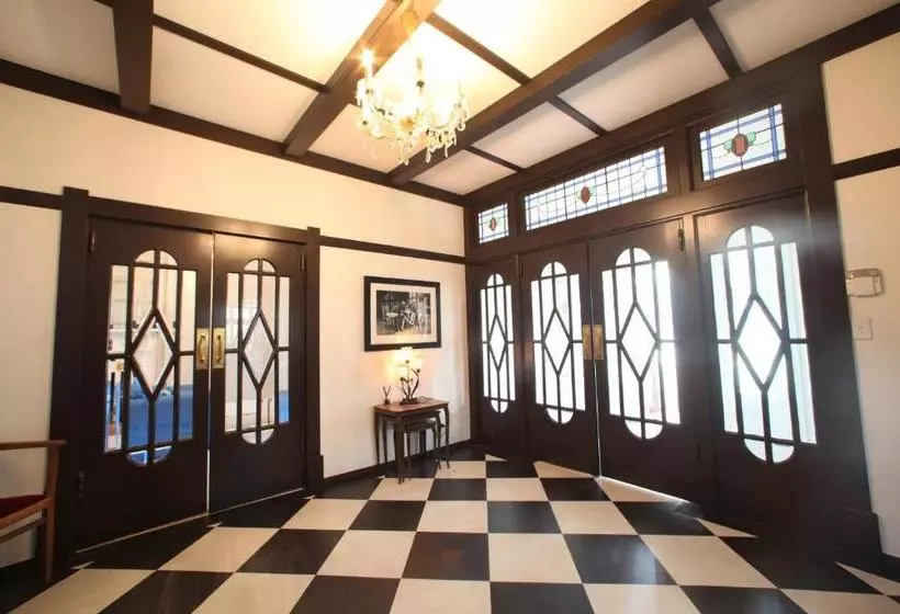 تختخواب و صبحانه Park House