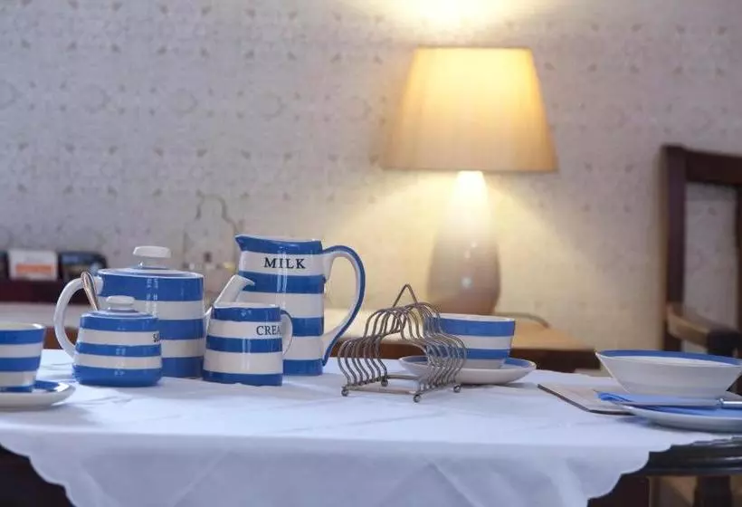 تختخواب و صبحانه Park House