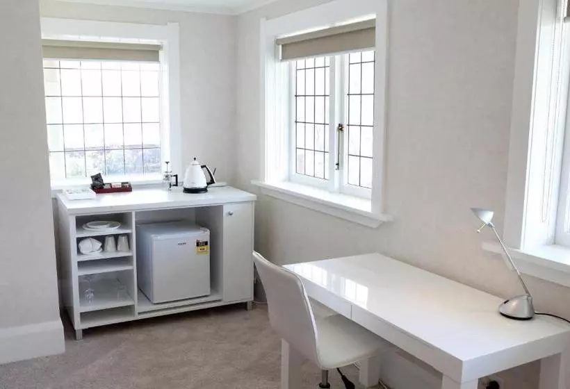 تختخواب و صبحانه Park House