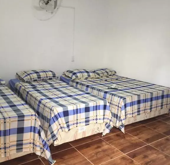 ペンション Família Charleaux