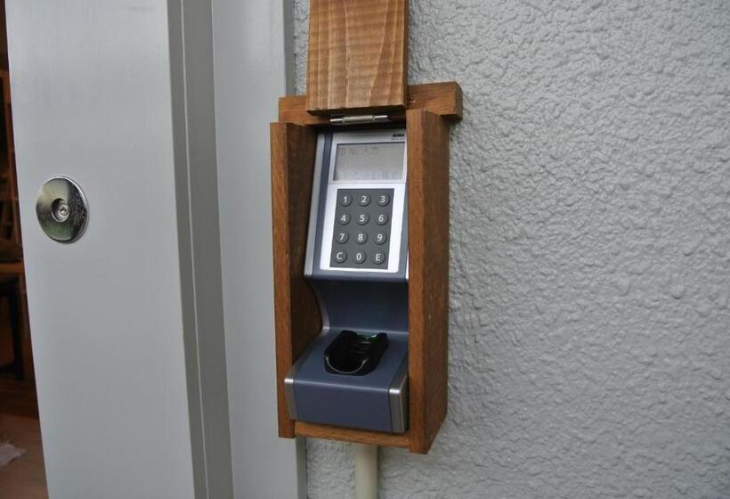 Backpackers Hotel Noosa Japan In Takatsuki Tonda