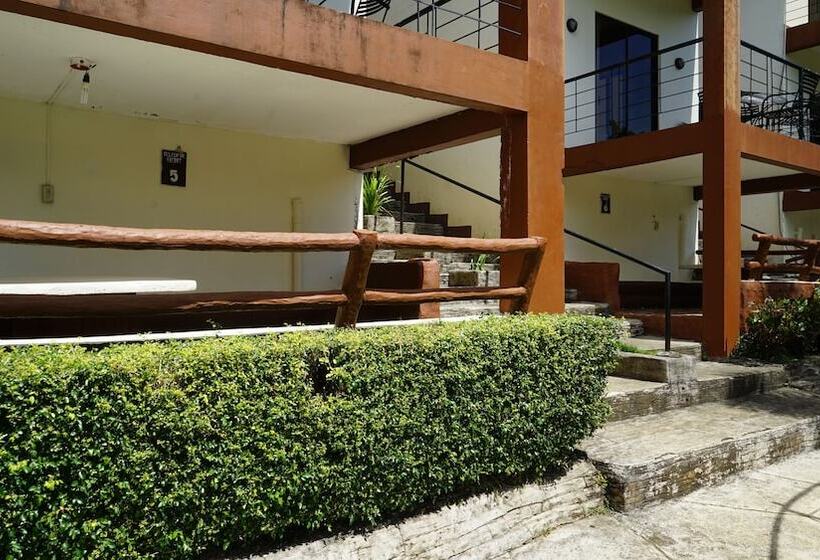 هتل Bakasyunan Resort And Conference Center   Tanay