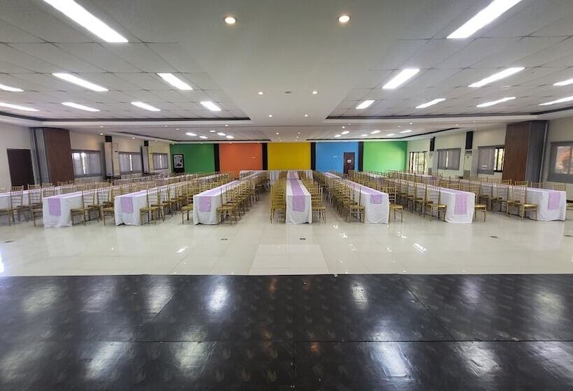 هتل Bakasyunan Resort And Conference Center   Tanay