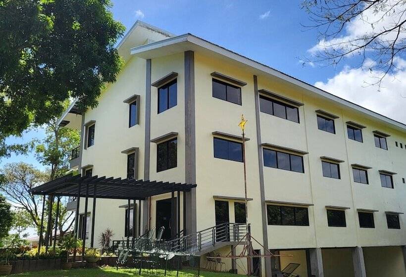 هتل Bakasyunan Resort And Conference Center   Tanay