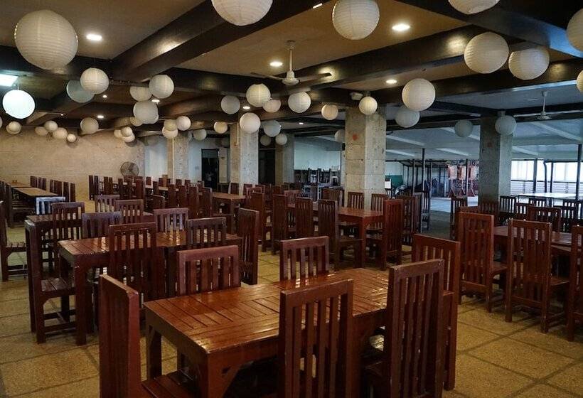 هتل Bakasyunan Resort And Conference Center   Tanay