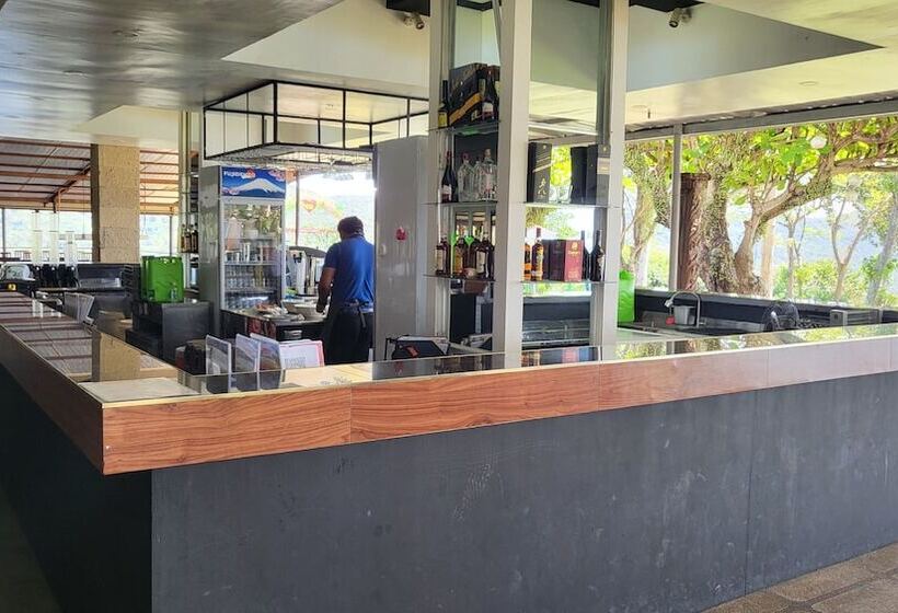 هتل Bakasyunan Resort And Conference Center   Tanay