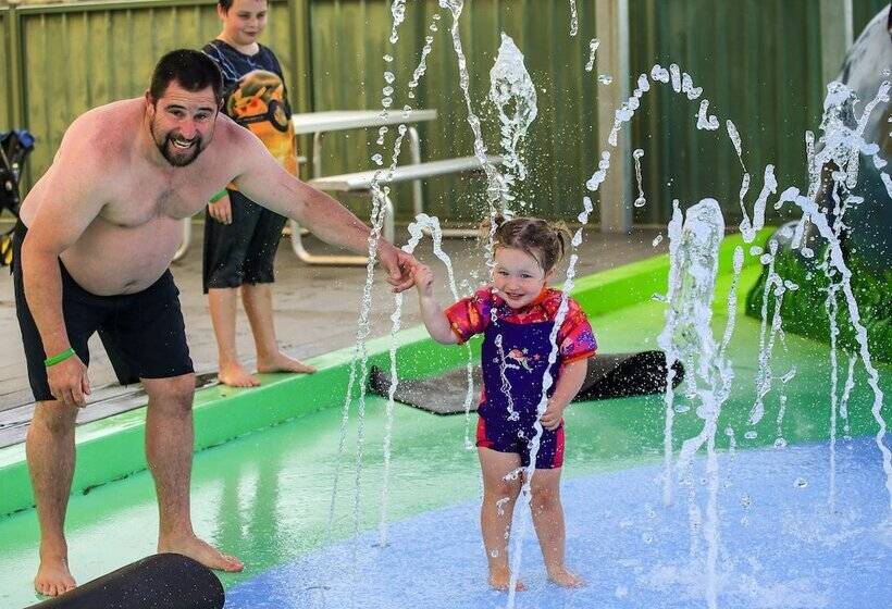 Отель Beachside Holiday Park