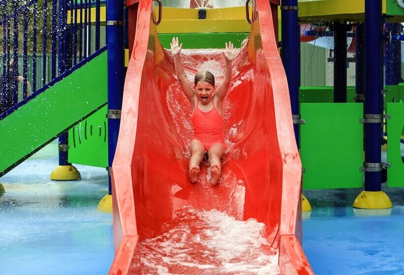 Отель Beachside Holiday Park