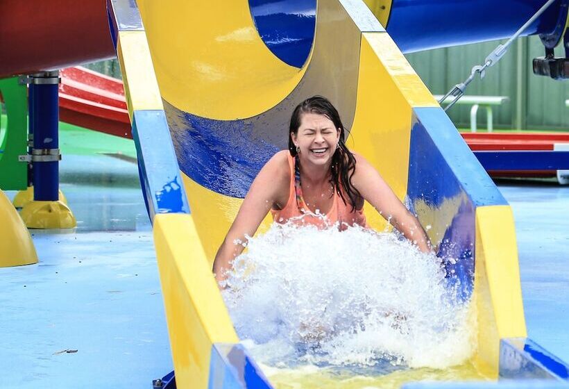 Отель Beachside Holiday Park