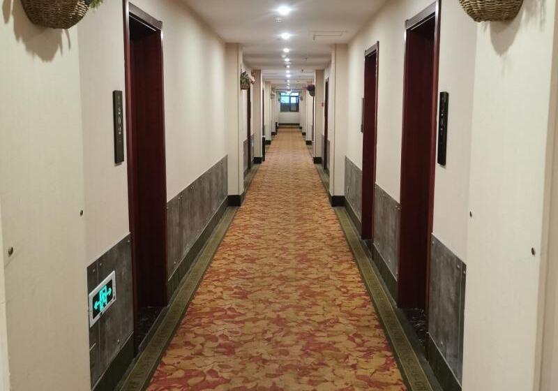 호텔 Greentree Inn Henan Hebi Hengshan Road Business