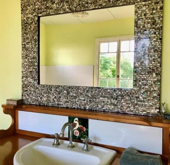 Hotelli Noosa Avalon Farm Cottages