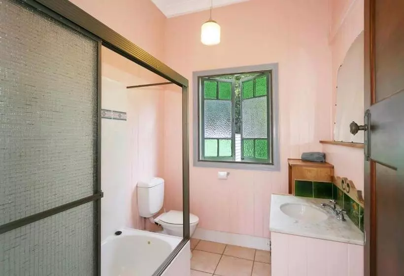 Hotelli Noosa Avalon Farm Cottages