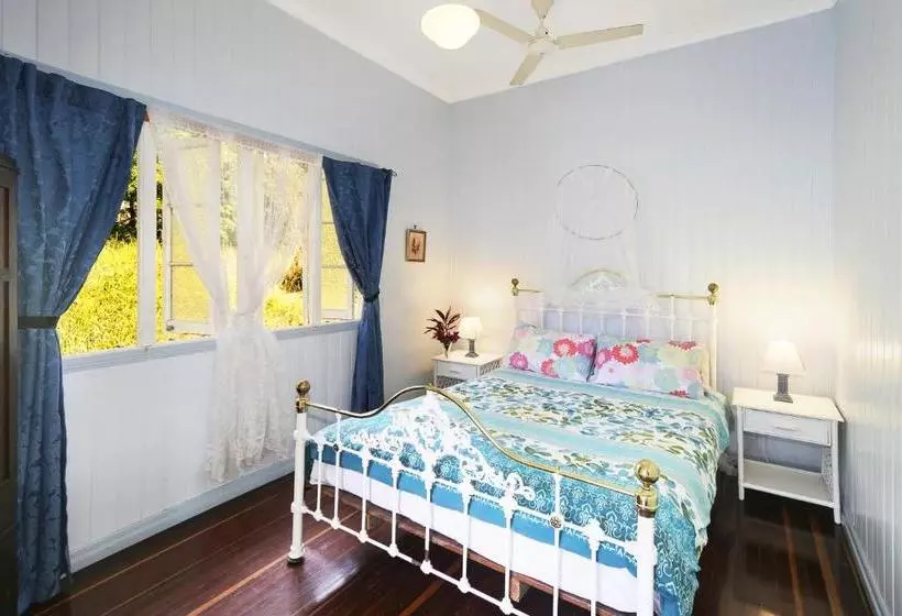 Hotelli Noosa Avalon Farm Cottages