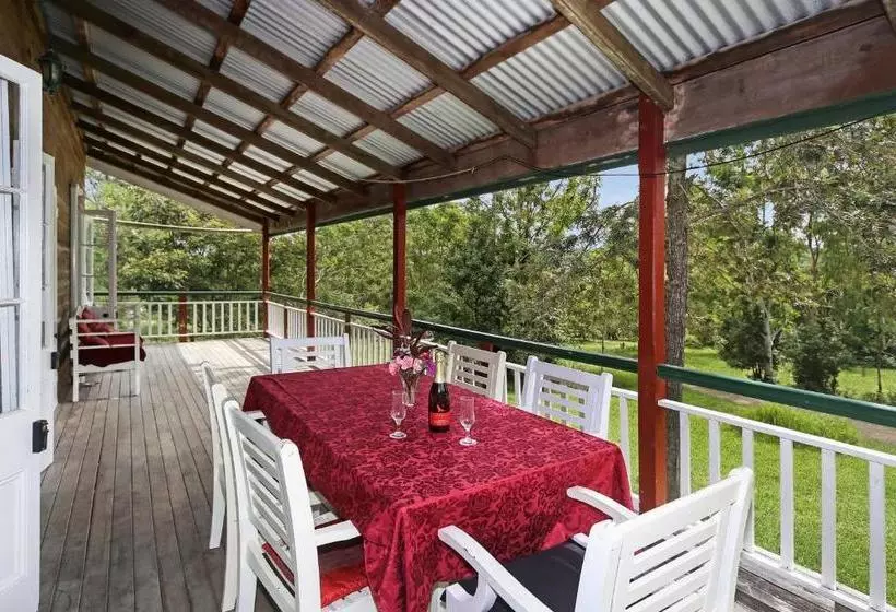 Hotelli Noosa Avalon Farm Cottages