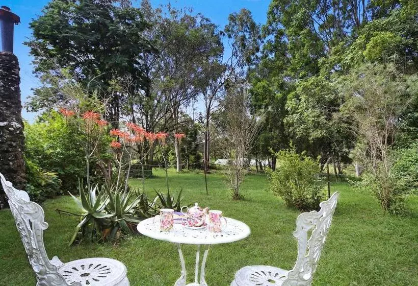 Hotelli Noosa Avalon Farm Cottages