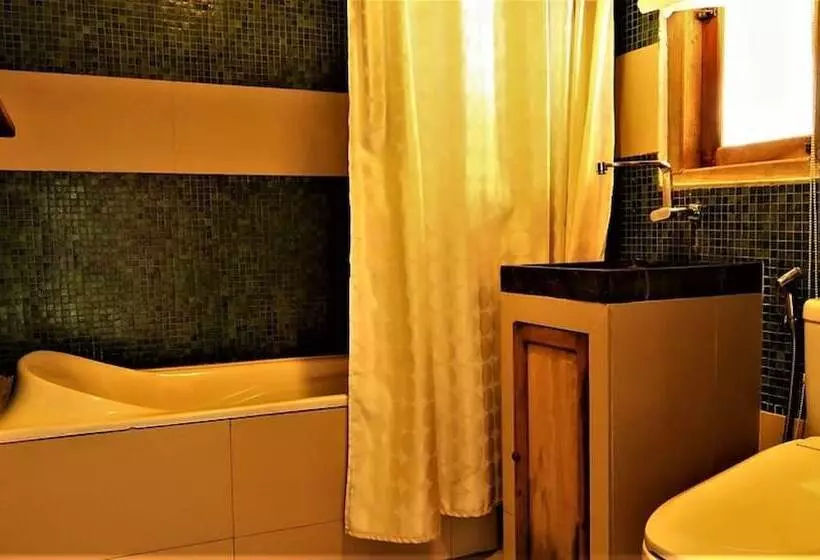 Hotelli Breve Azurine Lagoon Retreat