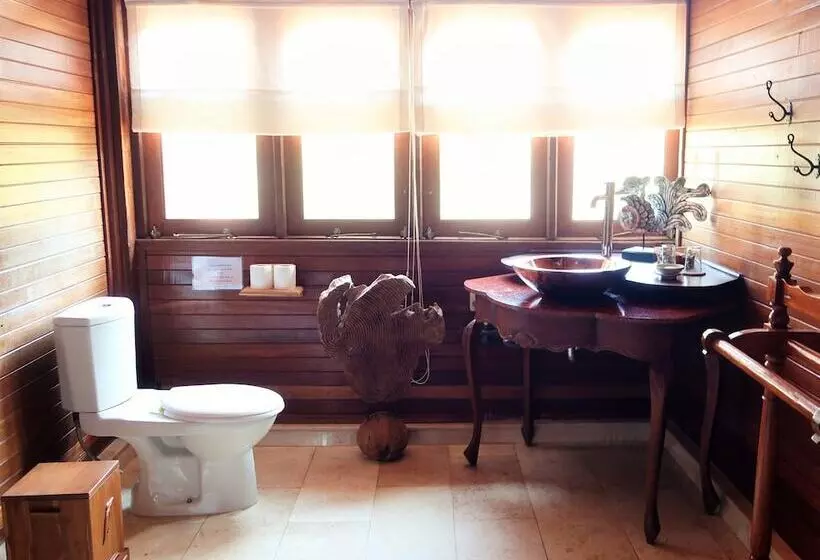 Hotelli Breve Azurine Lagoon Retreat