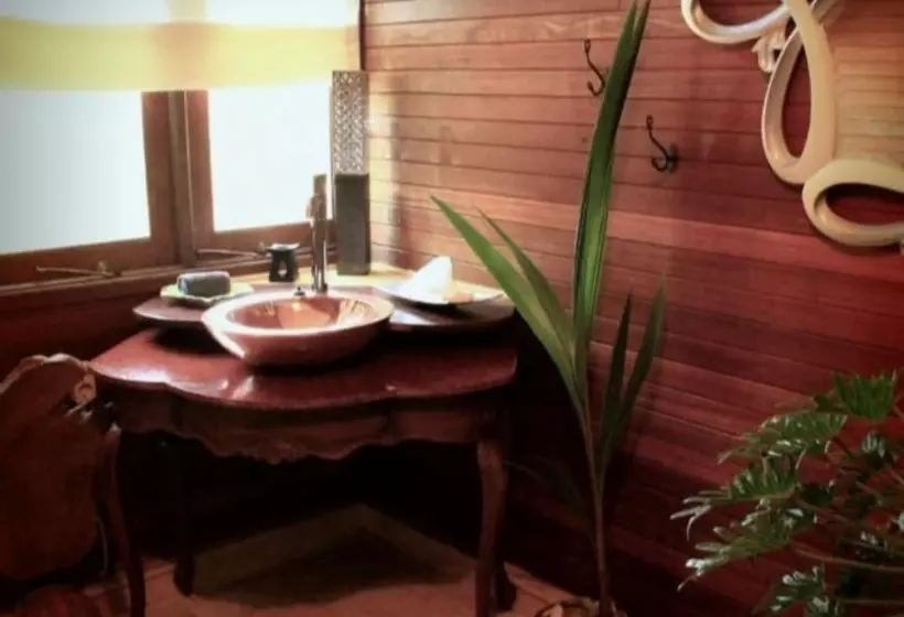 Hotelli Breve Azurine Lagoon Retreat