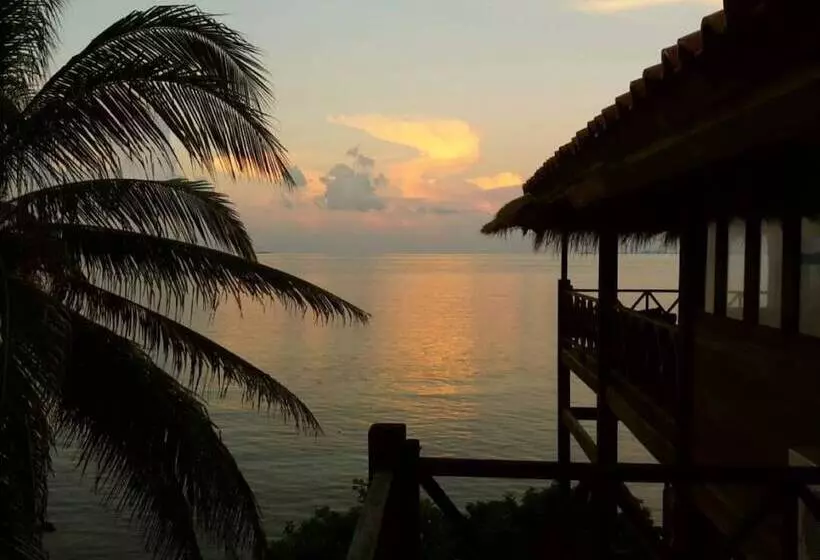 Hotelli Breve Azurine Lagoon Retreat