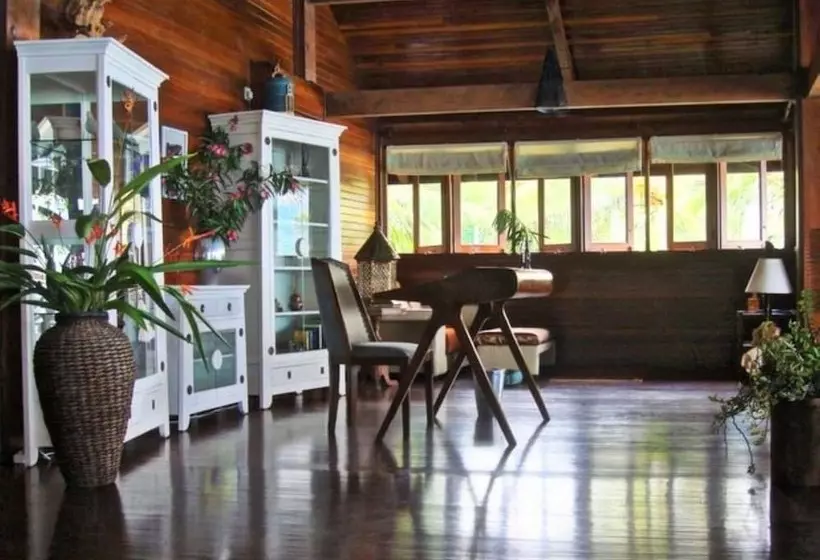 Hotelli Breve Azurine Lagoon Retreat