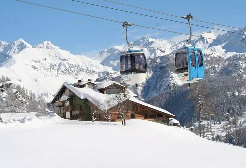 Hotelli Caprice Des Neiges