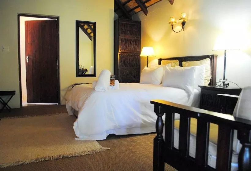 ホテル Insingizi Lodge