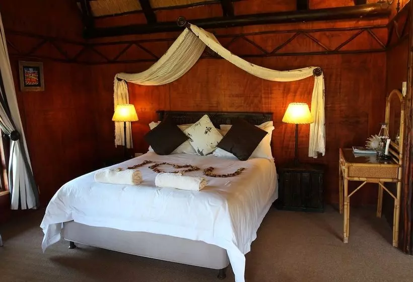 ホテル Insingizi Lodge