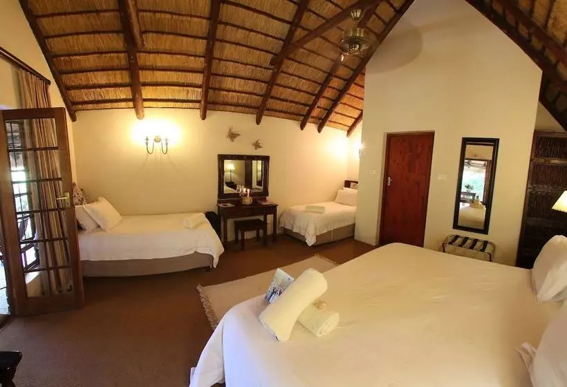 ホテル Insingizi Lodge