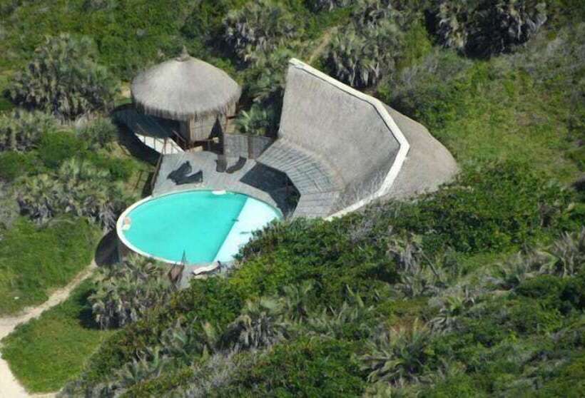 בית מלון כפרי Massinga Beach Lodge