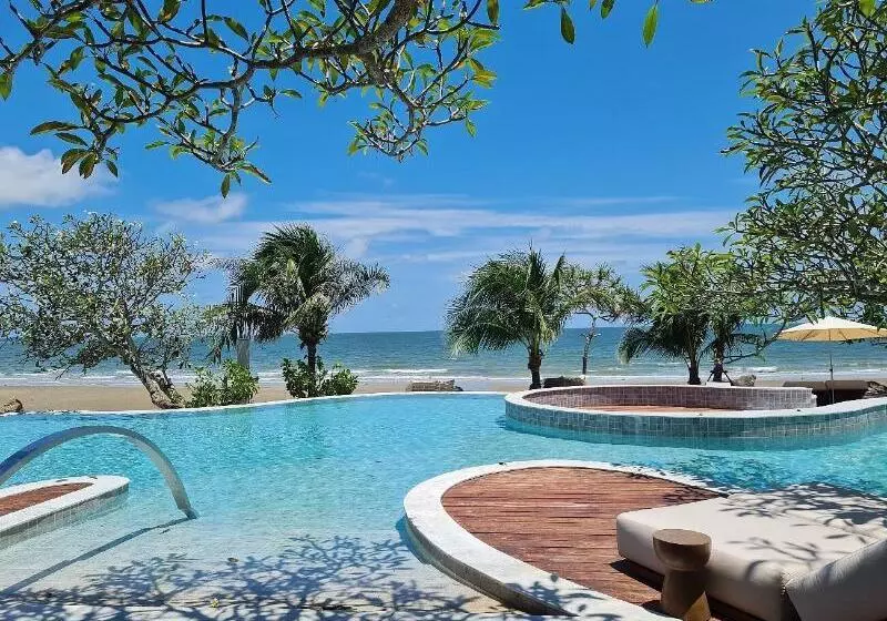 Hotelli Mercure Rayong Lomtalay Villas & Resort