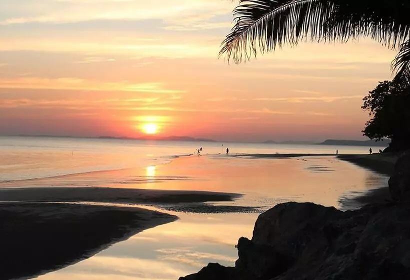 Hotelli Mercure Rayong Lomtalay Villas & Resort