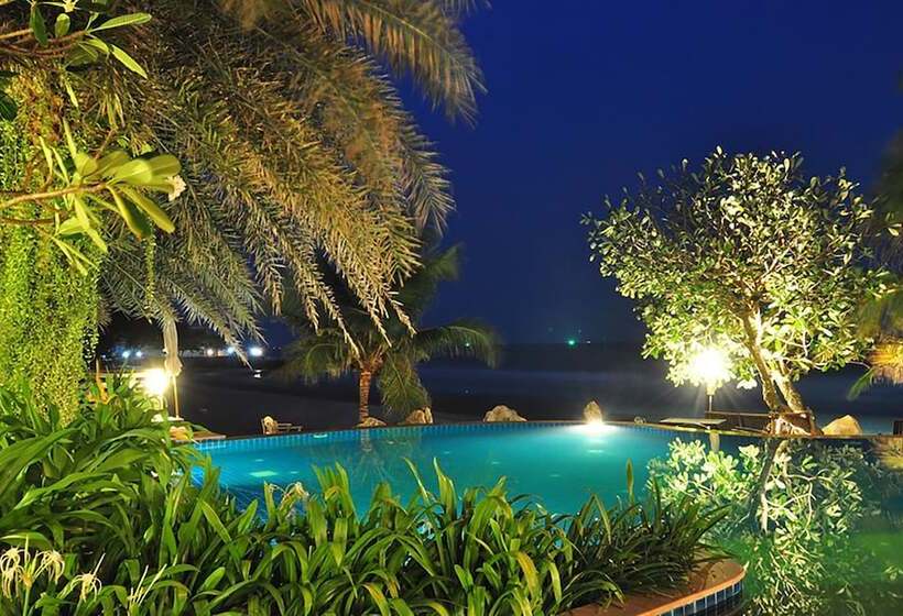 בית מלון כפרי Mercure Rayong Lomtalay Villas & Resort