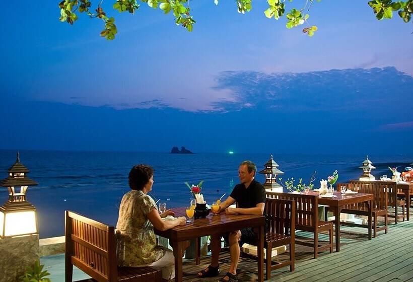 בית מלון כפרי Mercure Rayong Lomtalay Villas & Resort