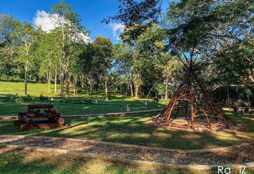 בית מלון כפרי Rabbiz Hill Resort