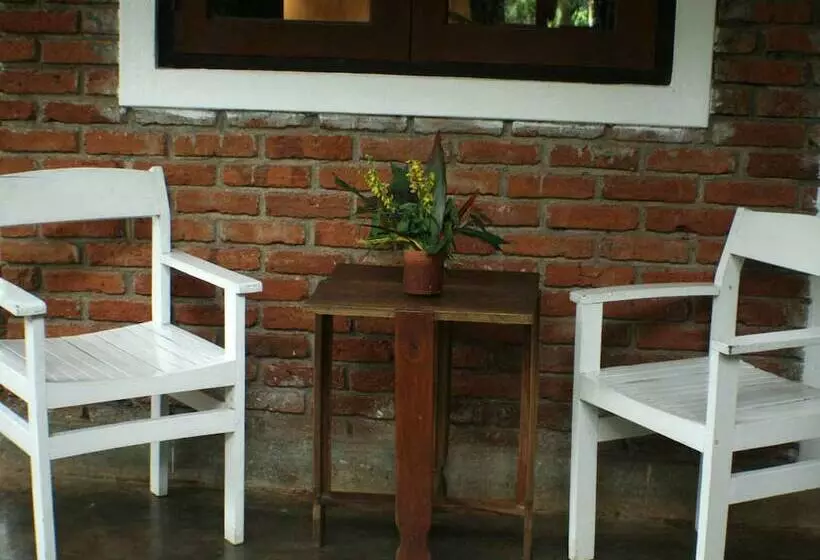 Hotelli River Garden Resort