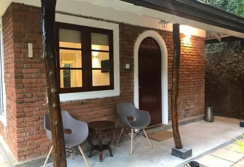 Hotelli River Garden Resort