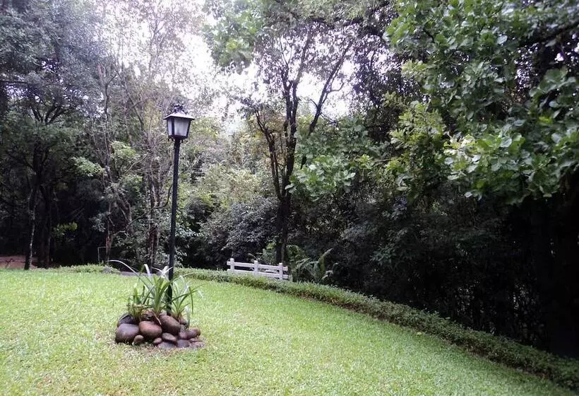 Hotelli River Garden Resort