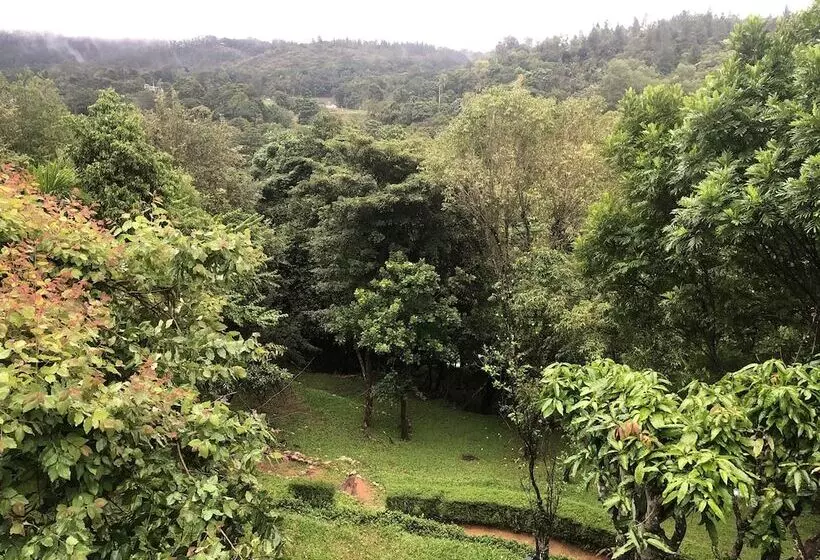 Hotelli River Garden Resort