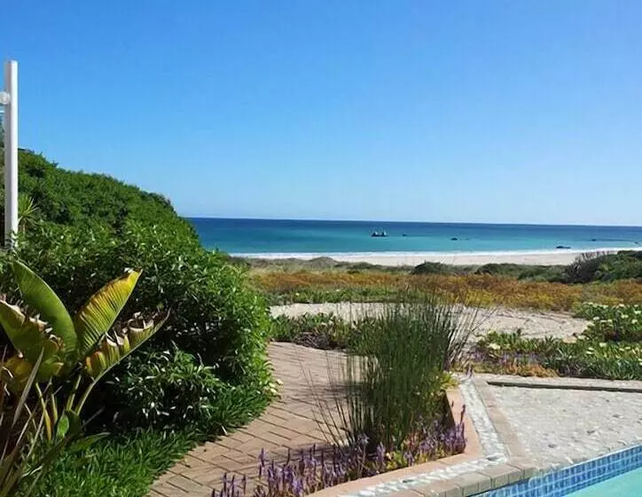 Majatalo Absolute Beach