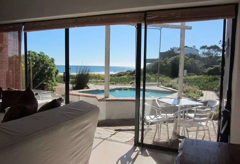 Majatalo Absolute Beach